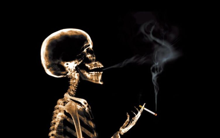 Smoking causes back pain in the area of ​​the shoulder blades